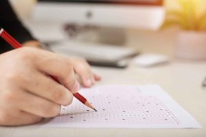 カナダ留学・英語試験の選び方と特徴｜IELTS・TOEFL・Duolingo・PTEを比較
