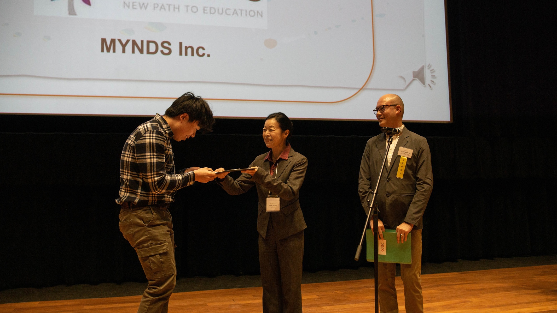 【奨学金授与報告】夢を追うカナダ学生のスピーチに学ぶ|弁論大会レポート・MYNDS・カナダ留学・英語学習