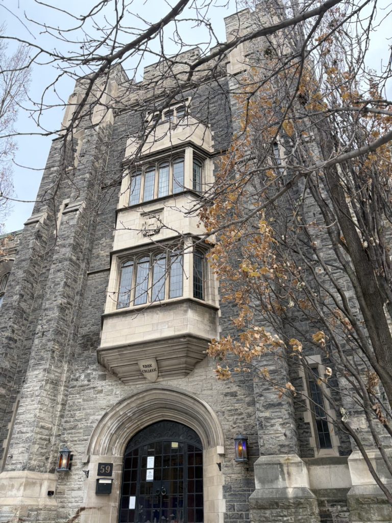 カナダ最高峰の名門トロント大学 – University of Toronto・キャンパス・Knox College・カナダ留学・海外大学進学